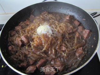 牛肉烧粉丝的做法步骤：2