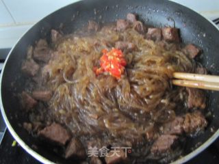 牛肉烧粉丝的做法步骤：2