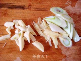 番茄香菇牛肉面的做法步骤：2