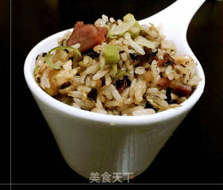 芽菜香肠蛋炒饭--丰富的浓香味道的做法