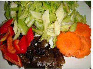 西芹肉片的做法步骤：3
