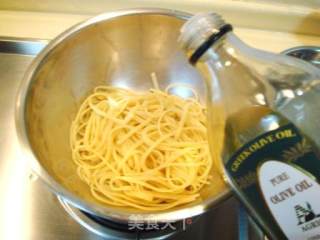 酥核桃釀墨鱼意面的做法步骤：2