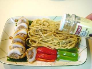 酥核桃釀墨鱼意面的做法步骤：2