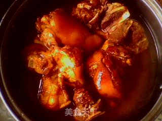 黄花枸杞炖猪蹄的做法步骤：2