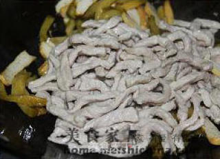 香干榨菜炒肉丝的做法步骤：4