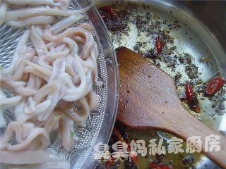 干煸鱿鱼丝的做法步骤：3