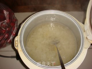 山楂银耳汤的做法步骤：2