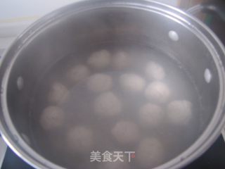 茼蒿肉圆汤的做法步骤：2