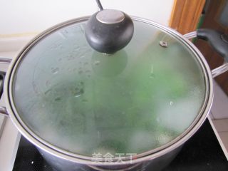 茼蒿肉圆汤的做法步骤：2
