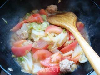 番茄白菜炖肉丸的做法步骤：2