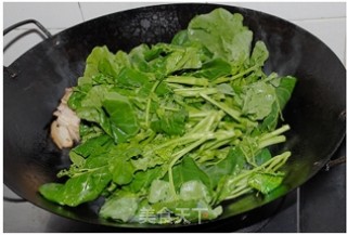五花肉炒芥兰的做法步骤：2