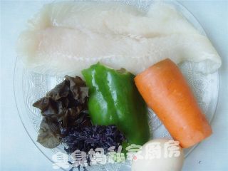 三色鱼丸的做法步骤：4