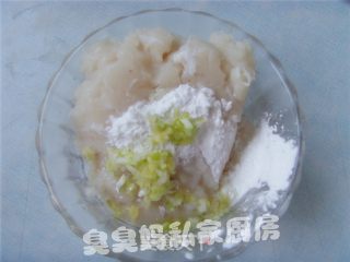 三色鱼丸的做法步骤：4