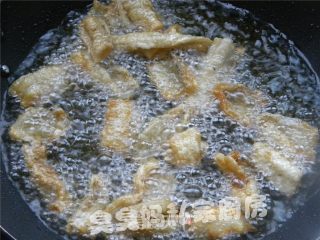 宫保带鱼花的做法步骤：2