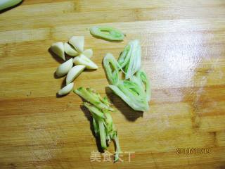 香芹炒虾的做法步骤：3