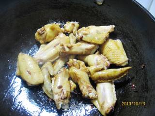 板粟鸡翅的做法步骤：2