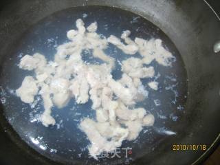 茶树菇香芹滑里脊的做法步骤：2