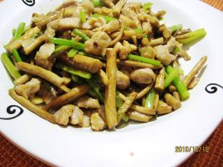 茶树菇香芹滑里脊的做法步骤：2