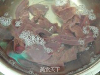 肝尖菠菜汤的做法步骤：3