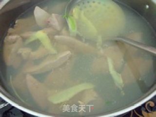 肝尖菠菜汤的做法步骤：3