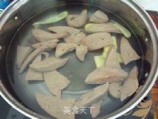 肝尖菠菜汤的做法步骤：3