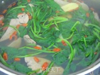 肝尖菠菜汤的做法步骤：3