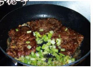 自创黑椒牛排饭的做法步骤：3