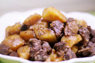 土豆炖牛肉的做法