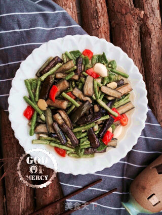 夏季瘦身不是梦：质朴美味豆角烧茄子的做法