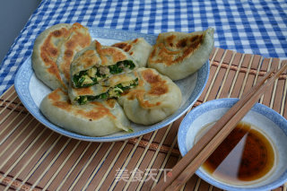 贴秋膘的韭菜合子