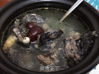祛湿补气血乌鸡汤的做法