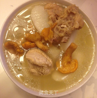 蛋鸡鸡油菌汤的做法