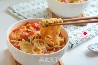西红柿鸡蛋热汤面的做法