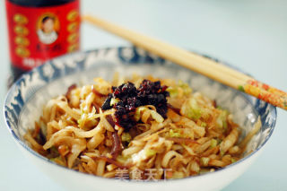 素炒饼配老干妈的做法