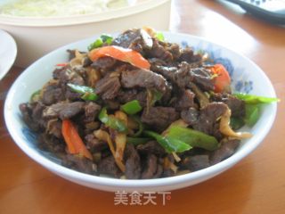 青椒榨菜炒牛肉的做法步骤：2