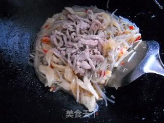泡菜苕粉肉丝的做法步骤：2