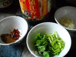 麻辣香茜黑木耳的做法步骤：2