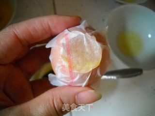西兰花烩双色蛋的做法步骤：2