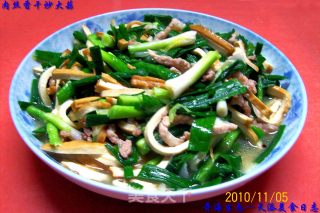 肉丝香干炒大蒜的做法步骤：6
