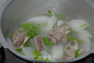 萝卜猪骨汤的做法步骤：2