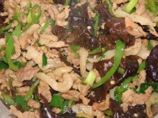 木耳炒肉丝的做法步骤：3