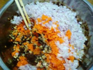 胡萝卜香菇猪肉水饺的做法步骤：4
