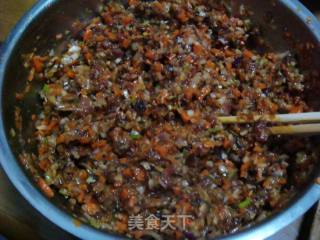 胡萝卜香菇猪肉水饺的做法步骤：4