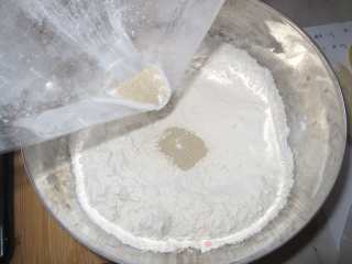 肉松毛毛虫面包的做法步骤：4