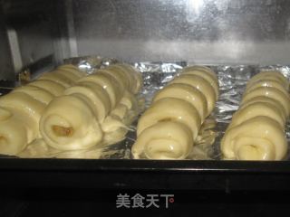 肉松毛毛虫面包的做法步骤：4