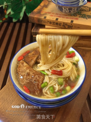 补血加活血，善补女人血~猪肝枸杞面的做法