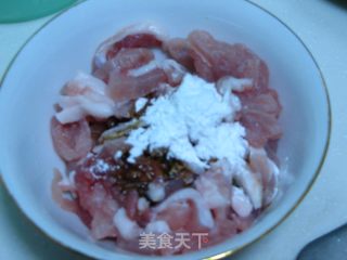 青椒肉丝面的做法步骤：2