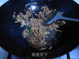 青椒肉丝面的做法步骤：2