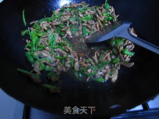 青椒肉丝面的做法步骤：2