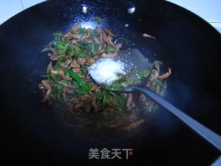 青椒肉丝面的做法步骤：2